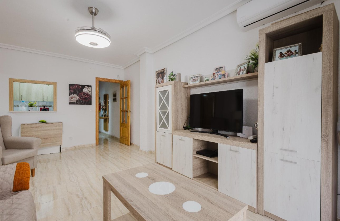 Resale - Apartamento -
Torrevieja - Playa del Acequión