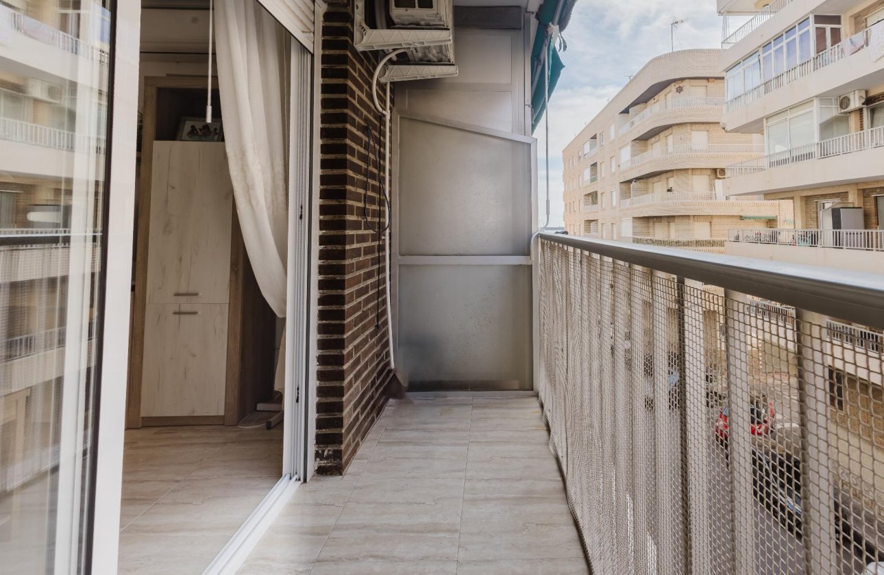 Resale - Apartamento -
Torrevieja - Playa del Acequión