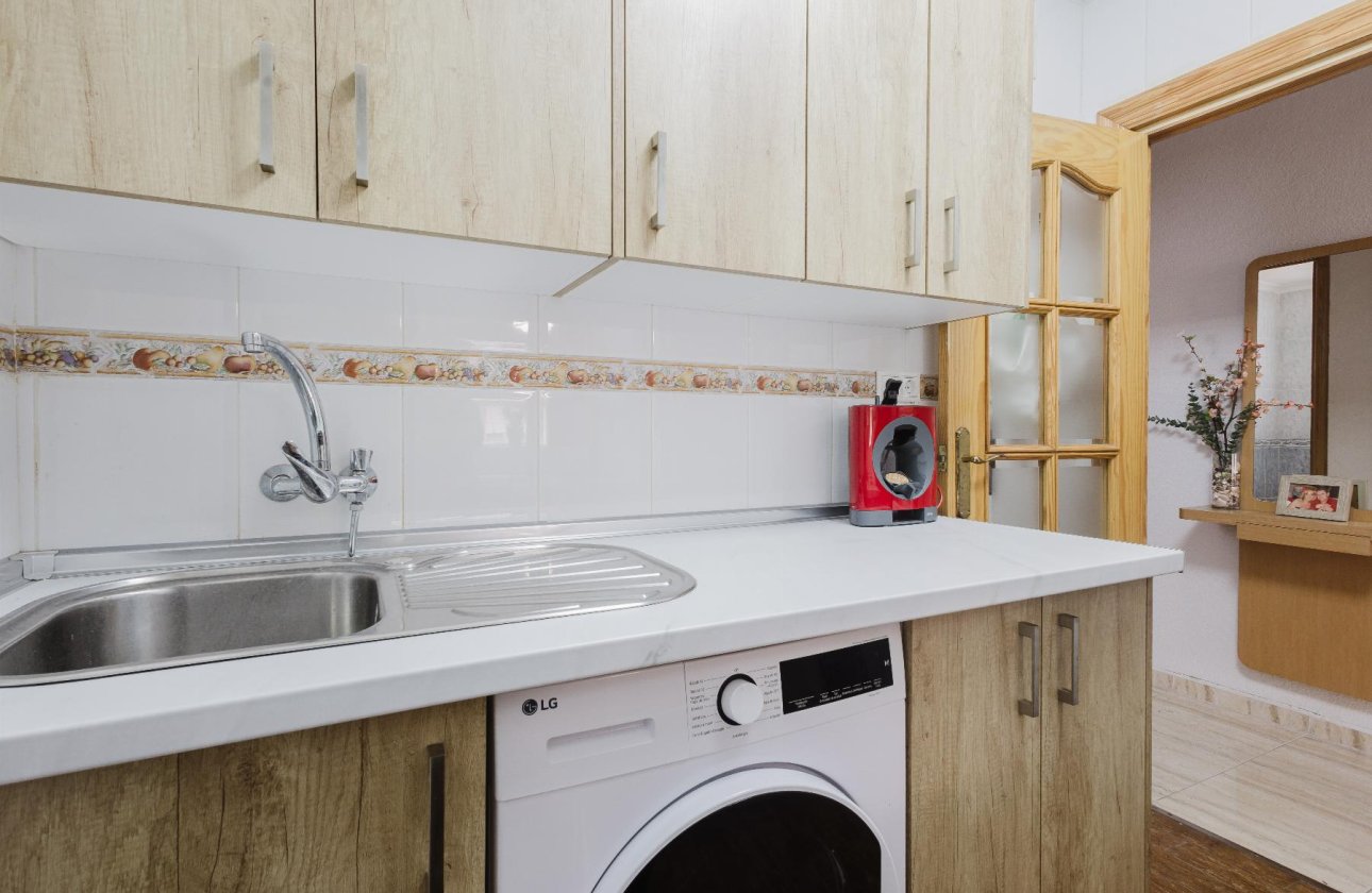 Resale - Apartamento -
Torrevieja - Playa del Acequión