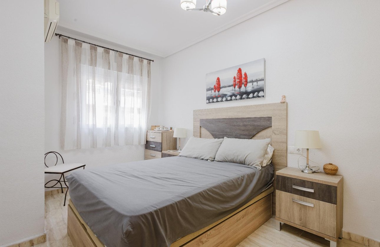 Resale - Apartamento -
Torrevieja - Playa del Acequión