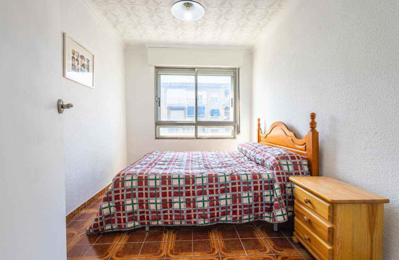 Resale - Apartamento -
Torrevieja - Playa del Acequión