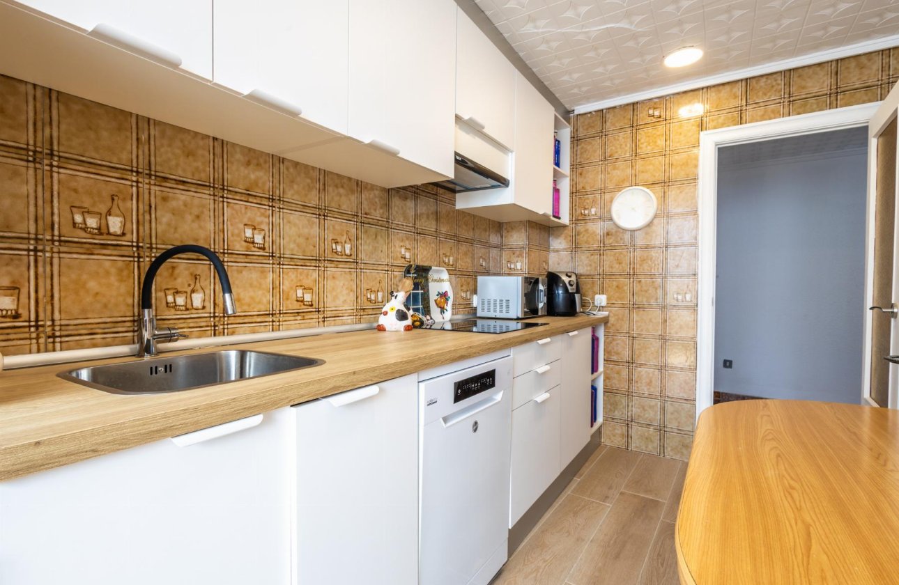 Resale - Apartamento -
Torrevieja - Playa del Acequión