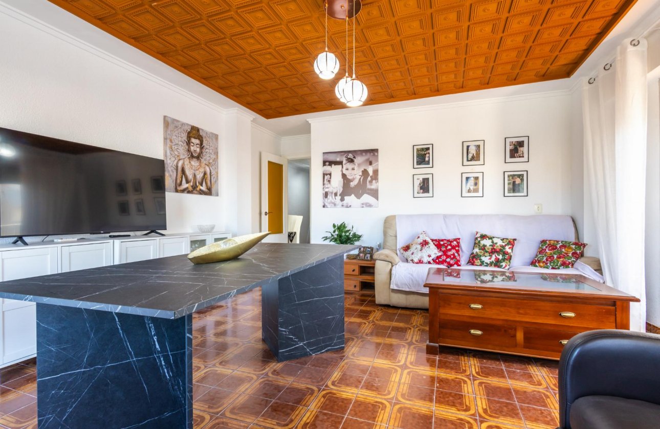 Resale - Apartamento -
Torrevieja - Playa del Acequión