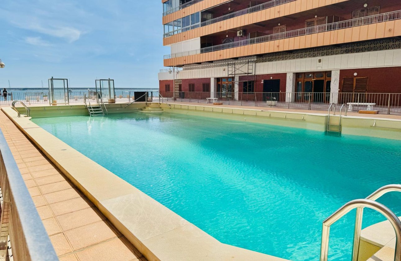 Resale - Apartamento -
Torrevieja - Playa del Acequión