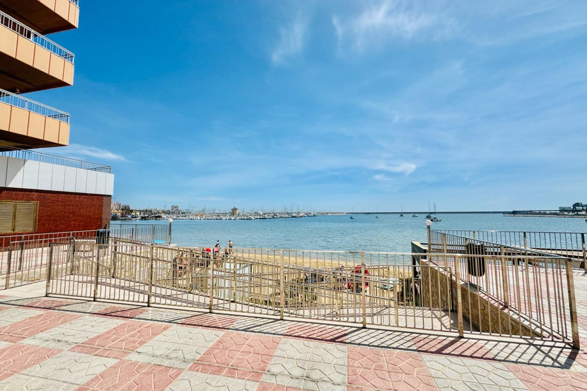 Resale - Apartamento -
Torrevieja - Playa del Acequión