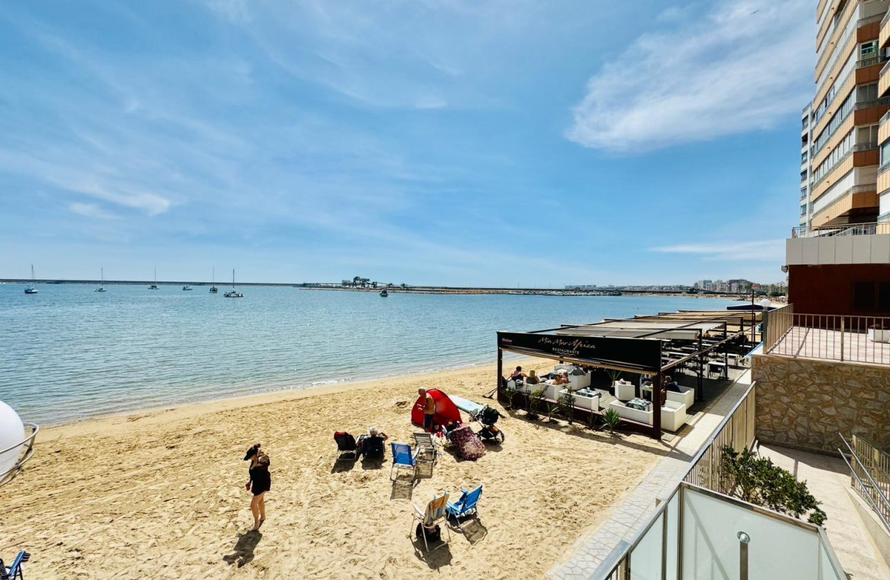 Resale - Apartamento -
Torrevieja - Playa del Acequión