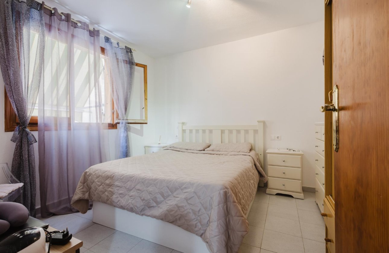 Resale - Apartamento -
Torrevieja - Playa del Acequión