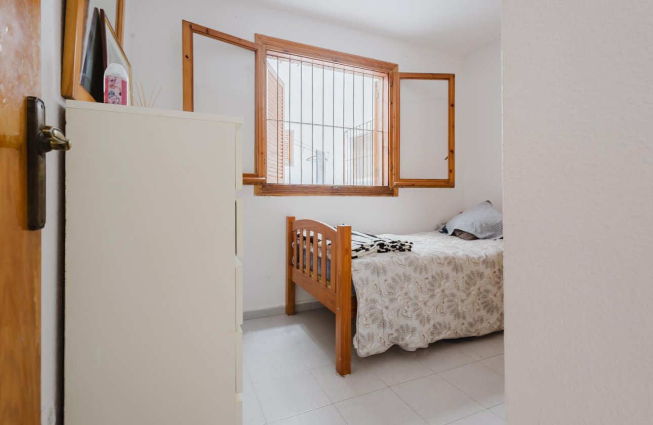 Resale - Apartamento -
Torrevieja - Playa del Acequión