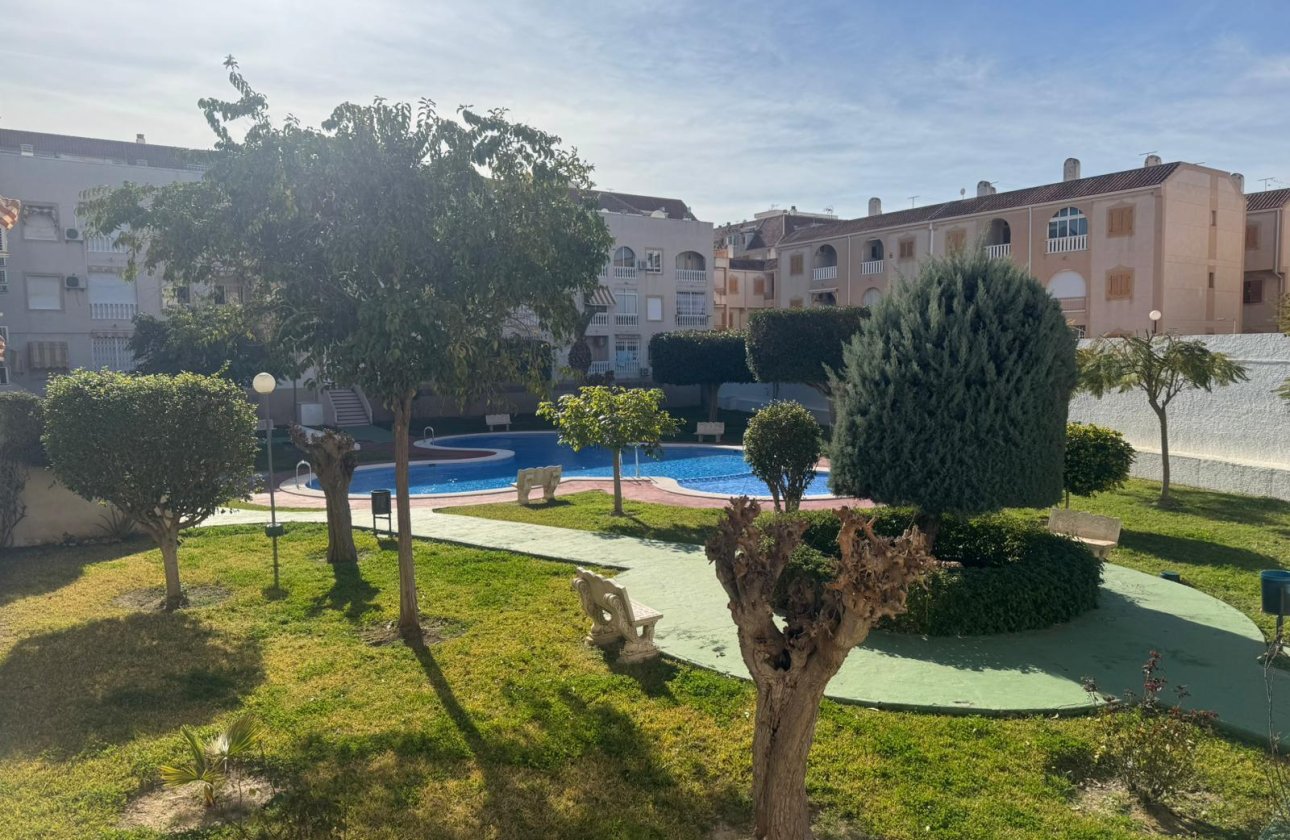 Resale - Apartamento -
Torrevieja - Playa del Acequión
