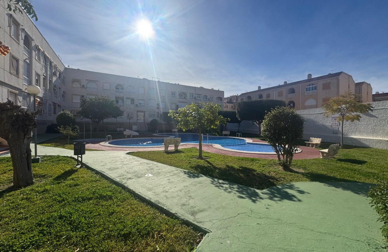 Resale - Apartamento -
Torrevieja - Playa del Acequión