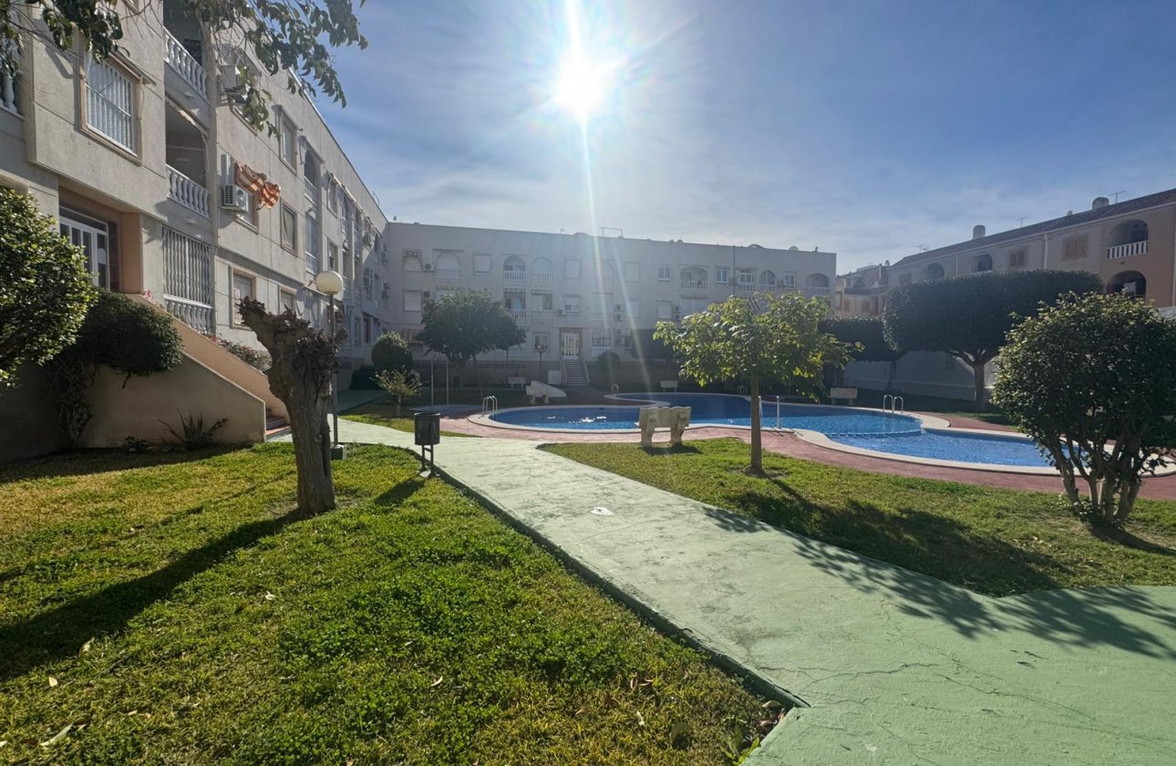 Resale - Apartamento -
Torrevieja - Playa del Acequión