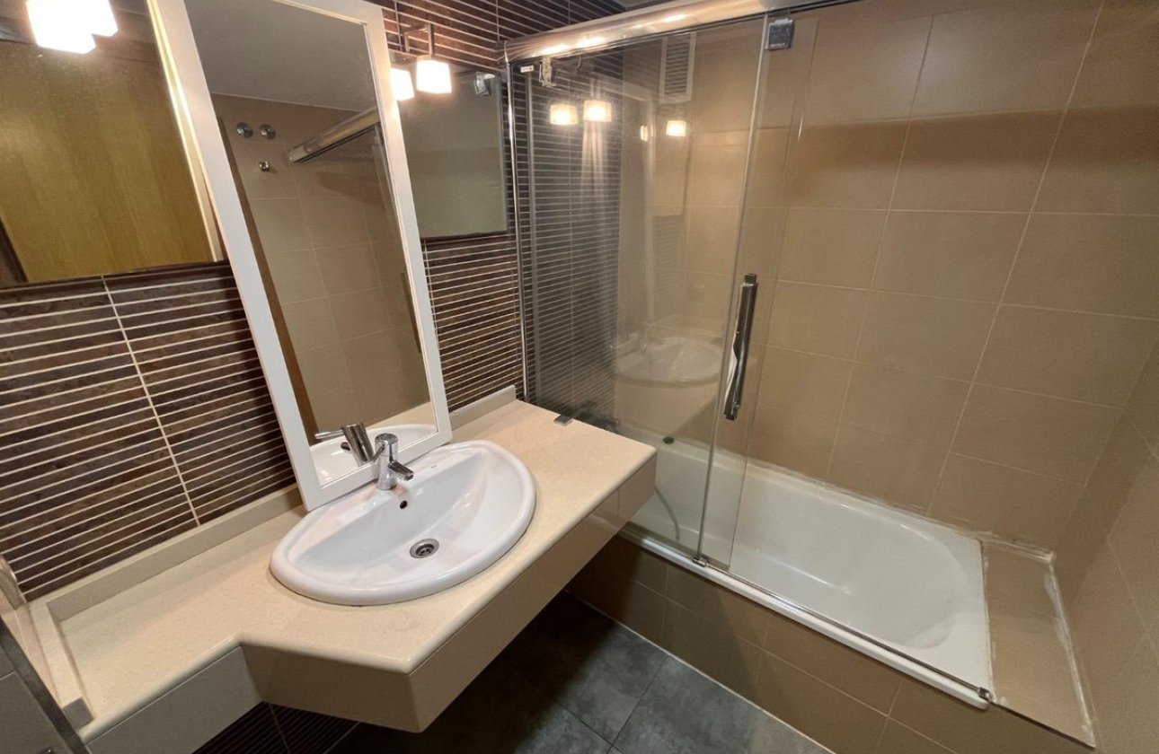 Resale - Apartment / flat -
Alicante - Alicante Centro