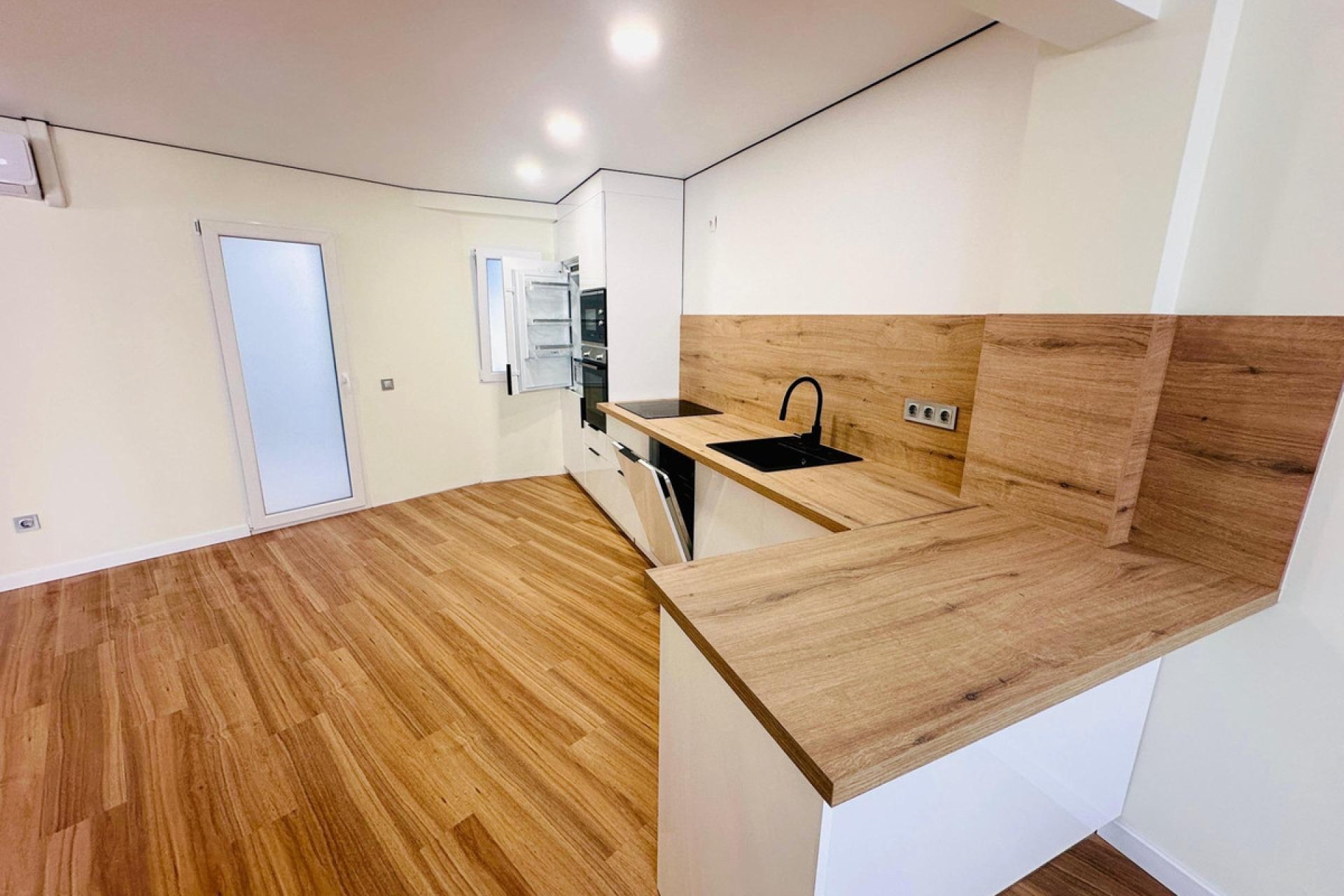 Resale - Apartment / flat -
Alicante - Alicante Centro