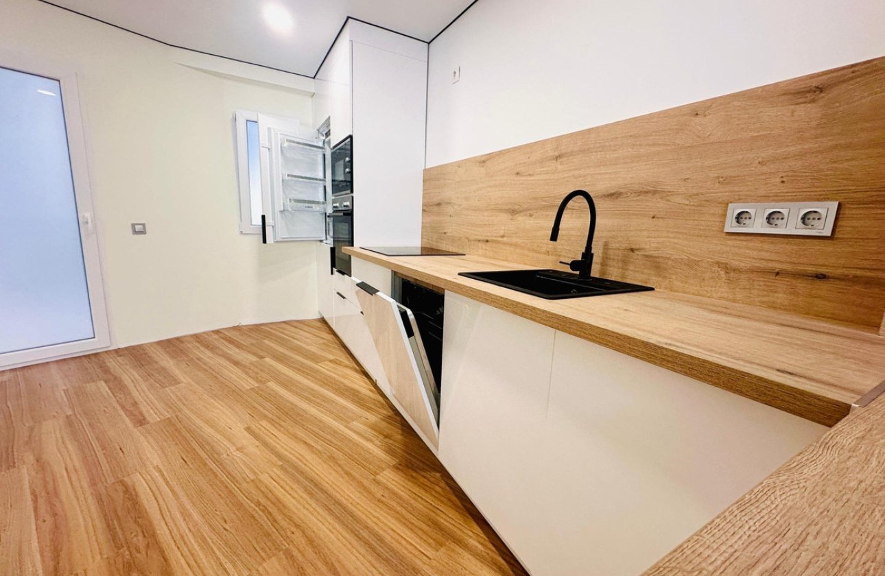 Resale - Apartment / flat -
Alicante - Alicante Centro