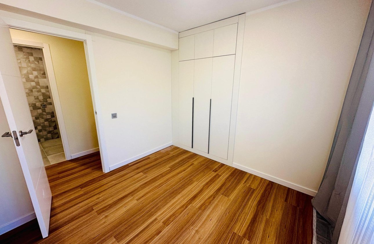 Resale - Apartment / flat -
Alicante - Alicante Centro