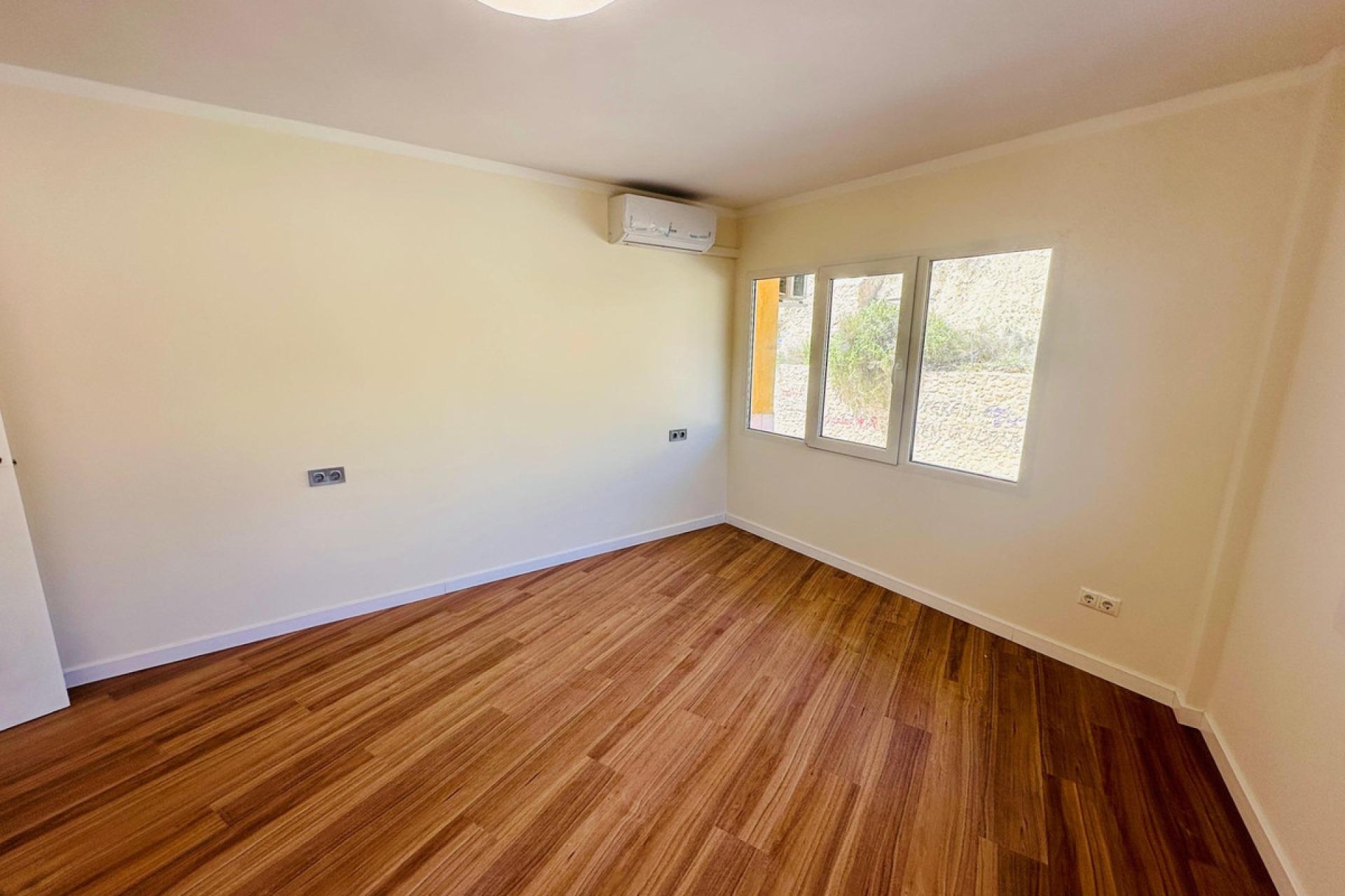 Resale - Apartment / flat -
Alicante - Alicante Centro