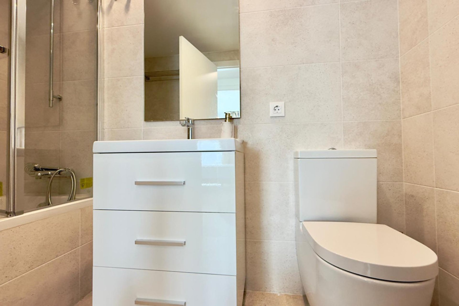 Resale - Apartment / flat -
Alicante - Alicante Centro