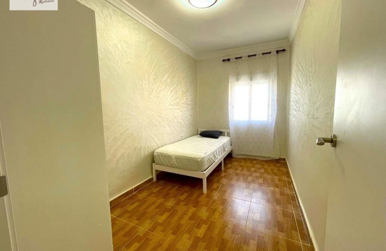 Resale - Apartment / flat -
Alicante - Alicante Centro