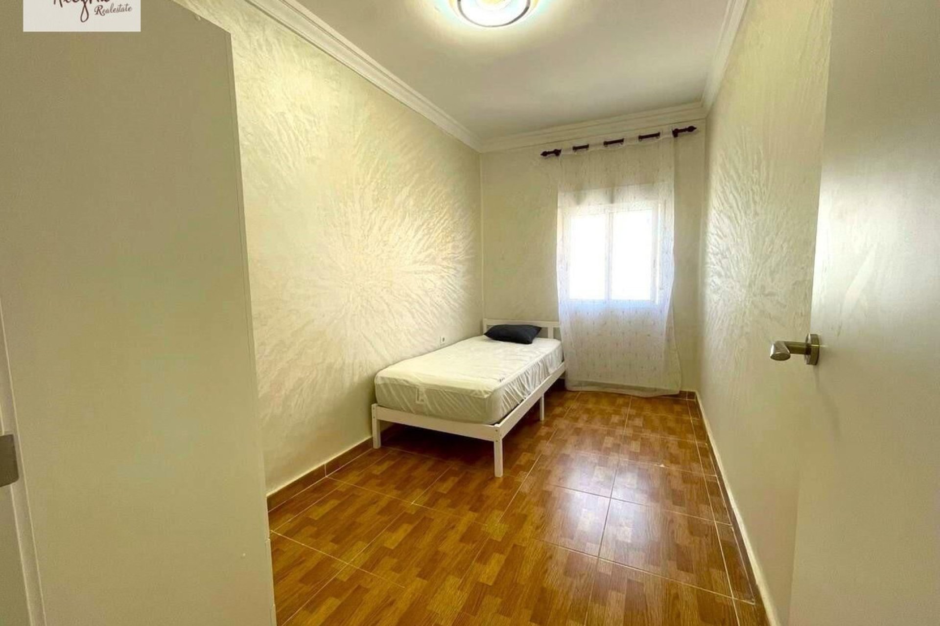 Resale - Apartment / flat -
Alicante - Alicante Centro