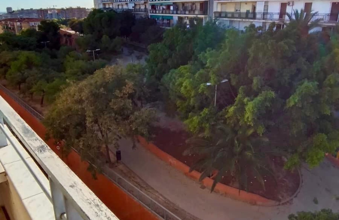 Resale - Apartment / flat -
Alicante - Alicante Centro