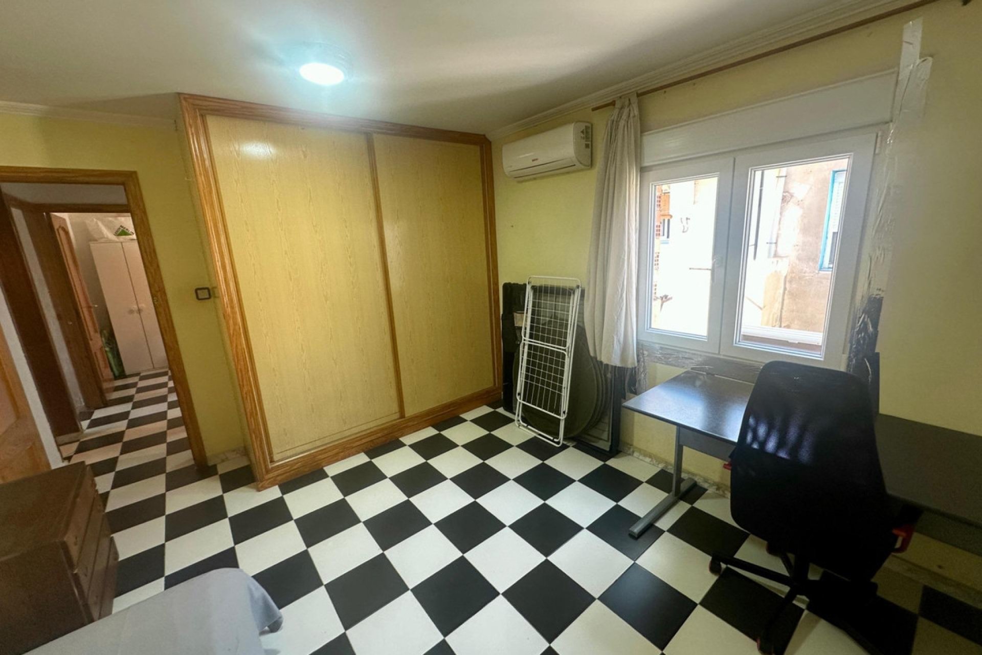 Resale - Apartment / flat -
Alicante - Alicante Centro