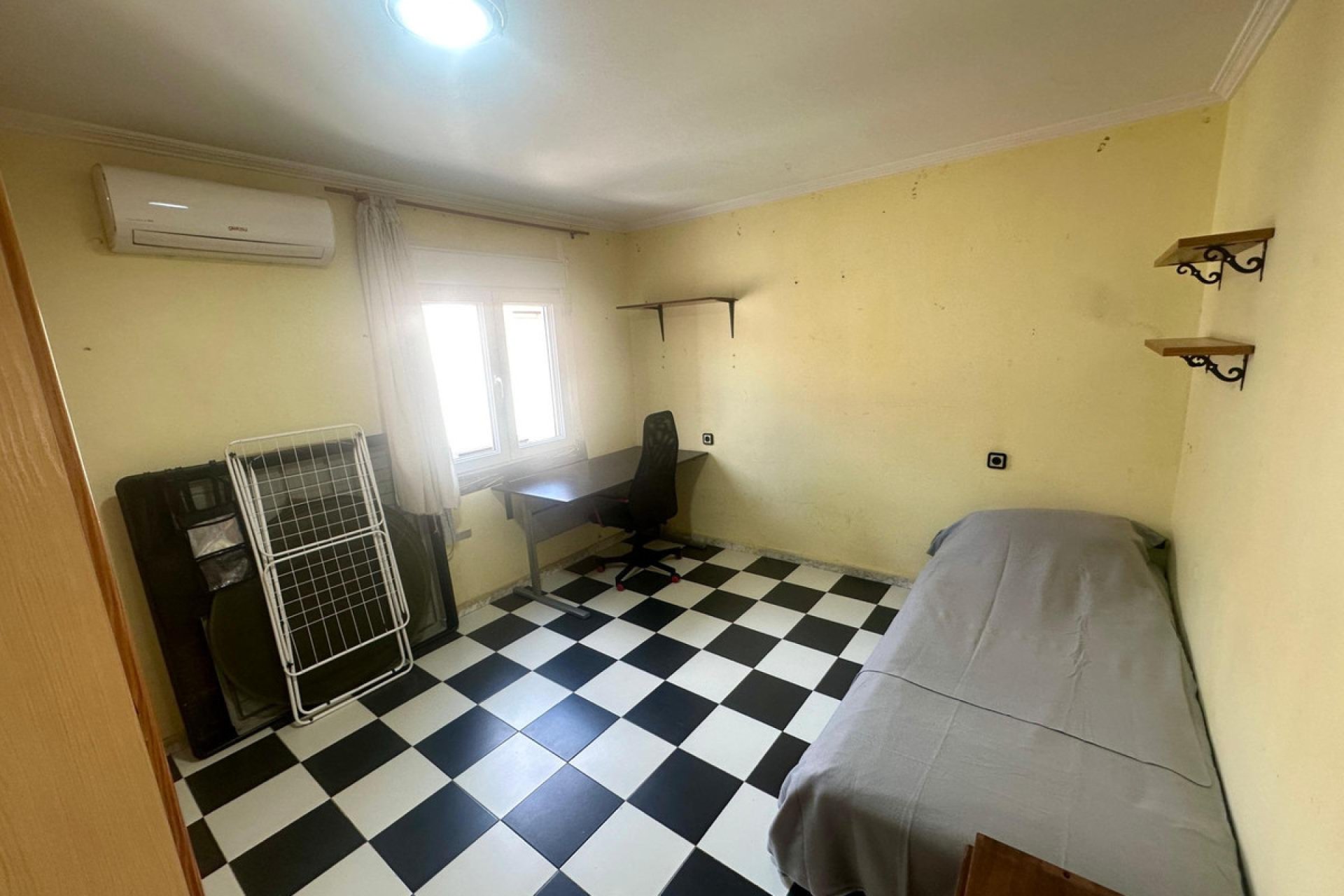 Resale - Apartment / flat -
Alicante - Alicante Centro