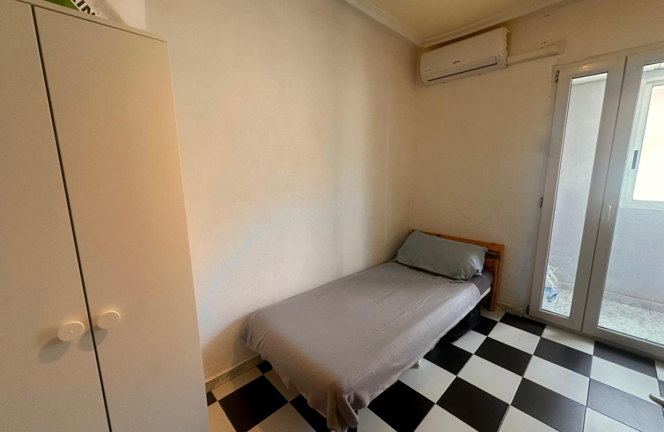 Resale - Apartment / flat -
Alicante - Alicante Centro