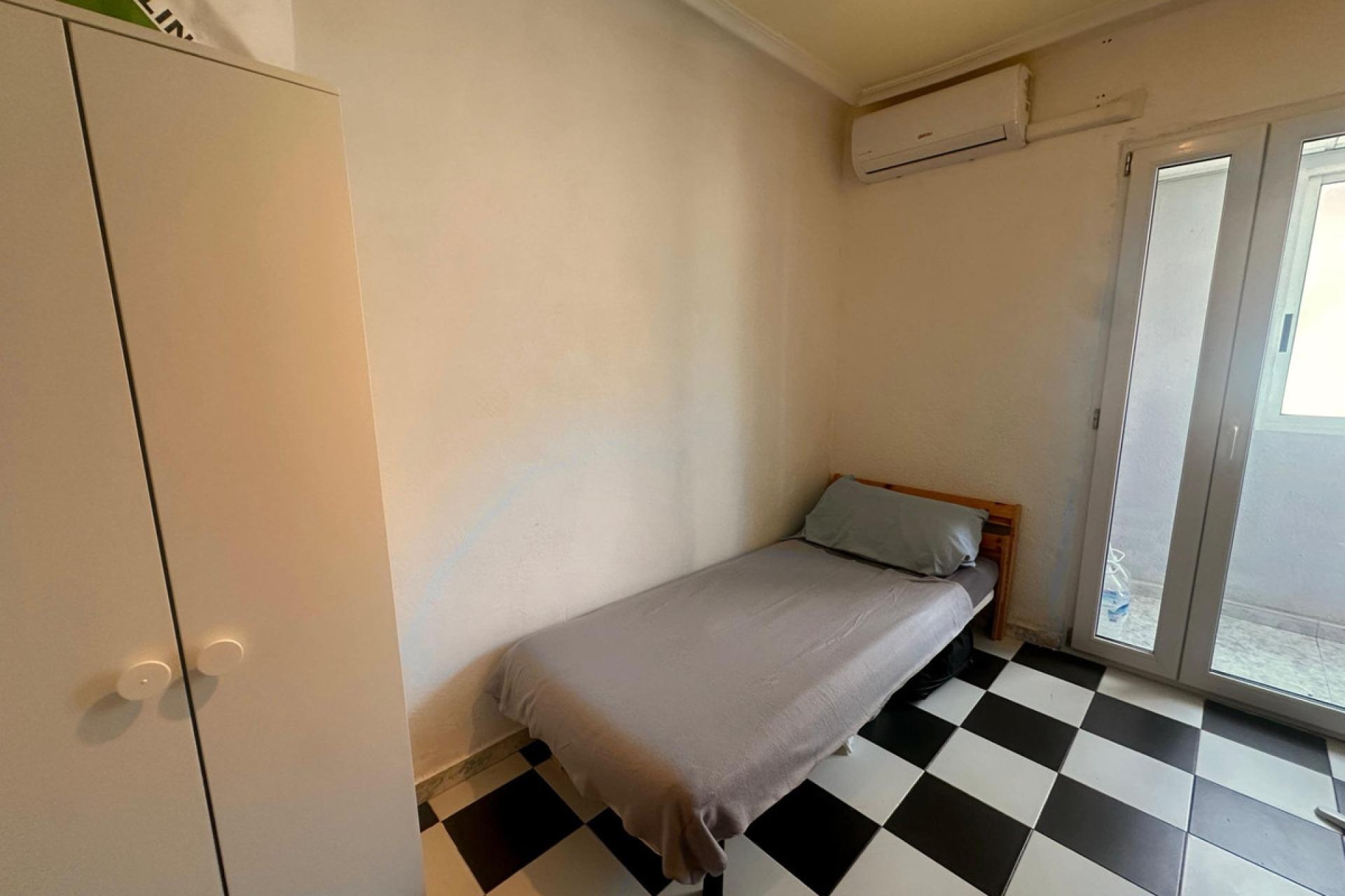 Resale - Apartment / flat -
Alicante - Alicante Centro