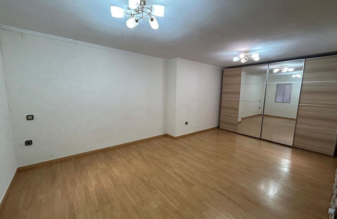 Resale - Apartment / flat -
Alicante City - Alicante City Centro