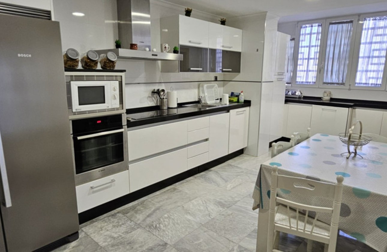 Resale - Apartment / flat -
Benidorm - Benidorm Centro