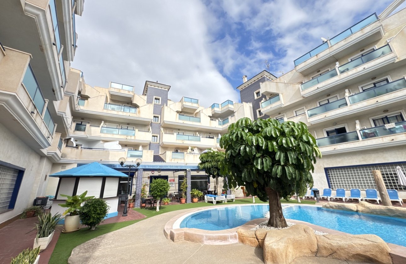 Resale - Apartment / flat -
Cabo Roig