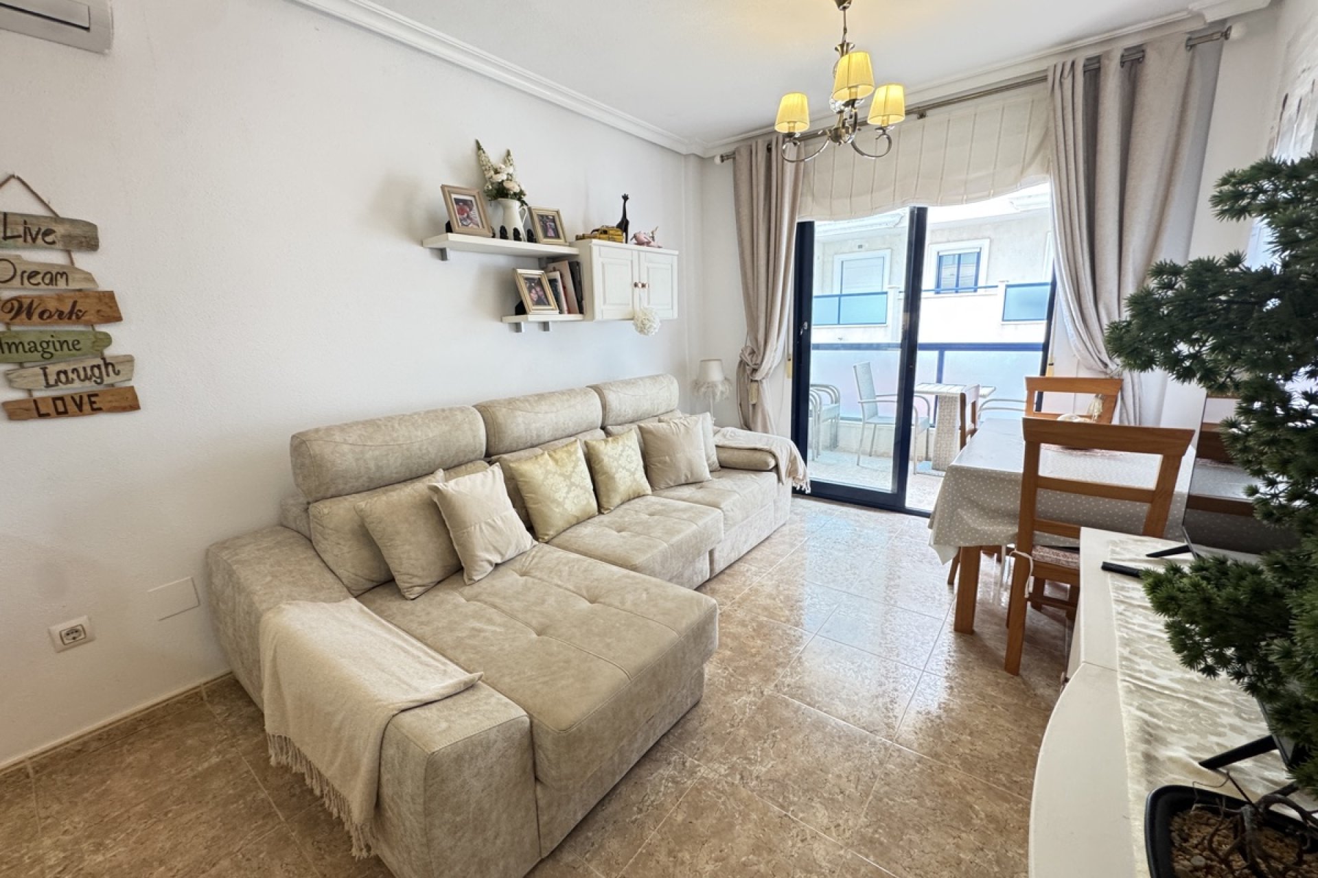 Resale - Apartment / flat -
Cabo Roig