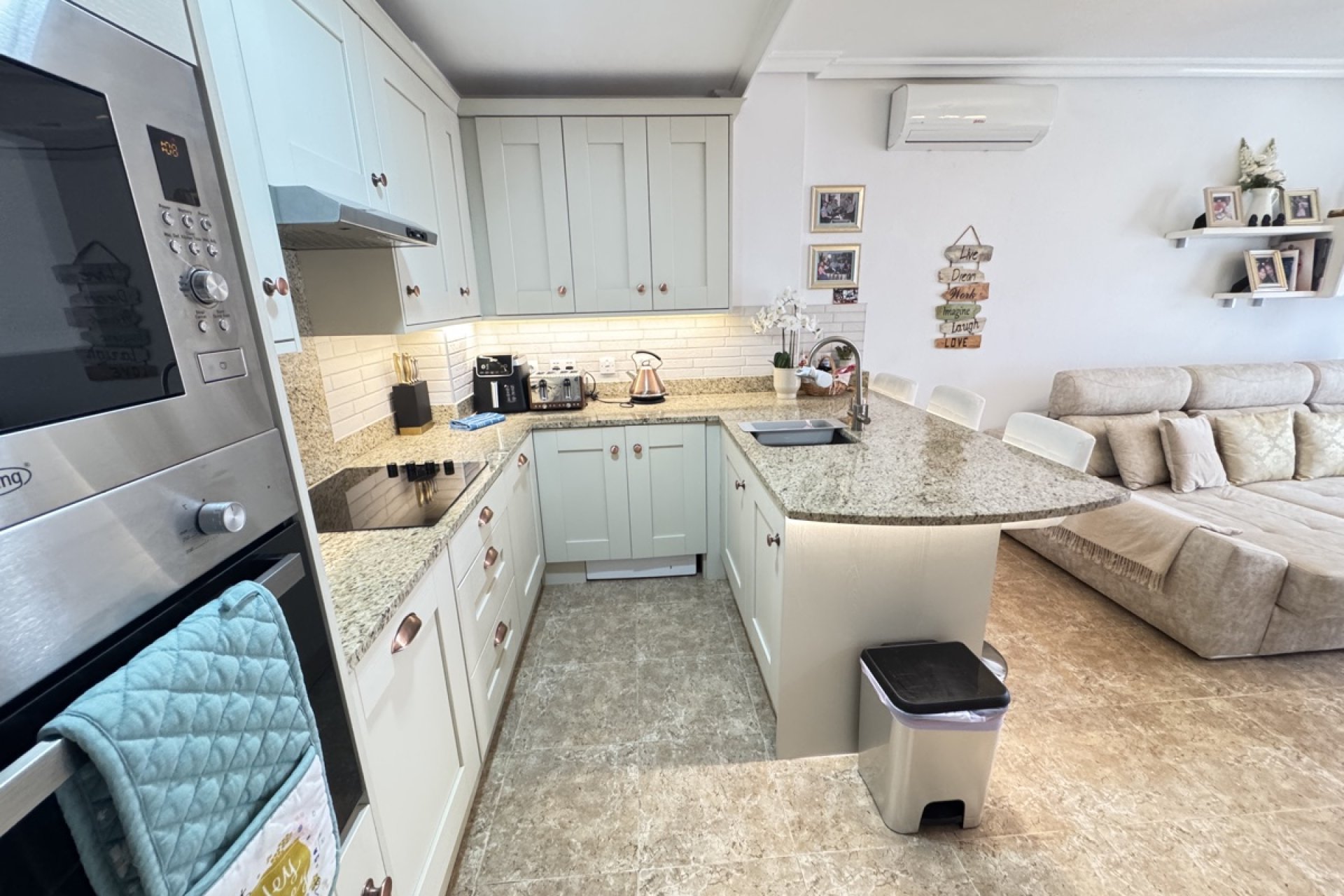 Resale - Apartment / flat -
Cabo Roig