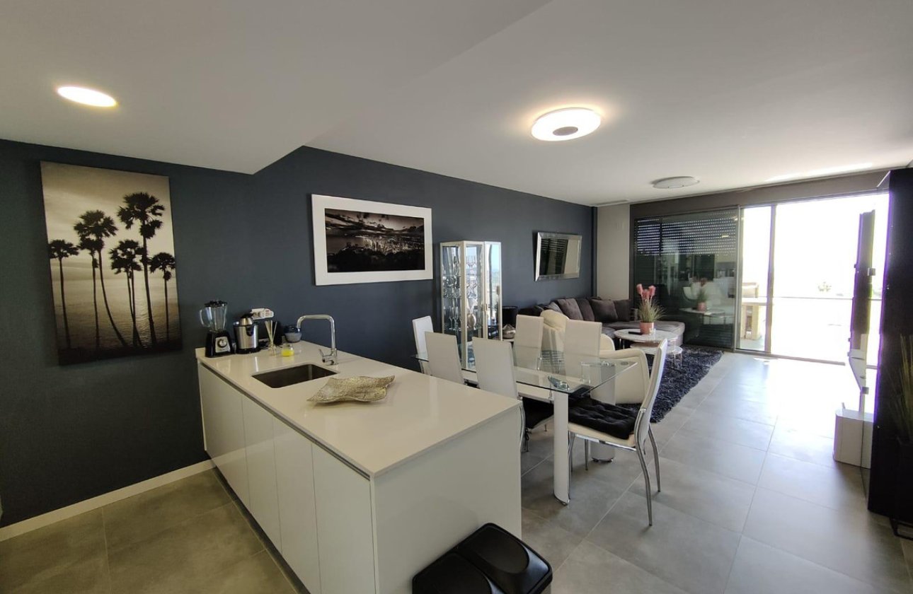 Resale - Apartment / flat -
Finestrat