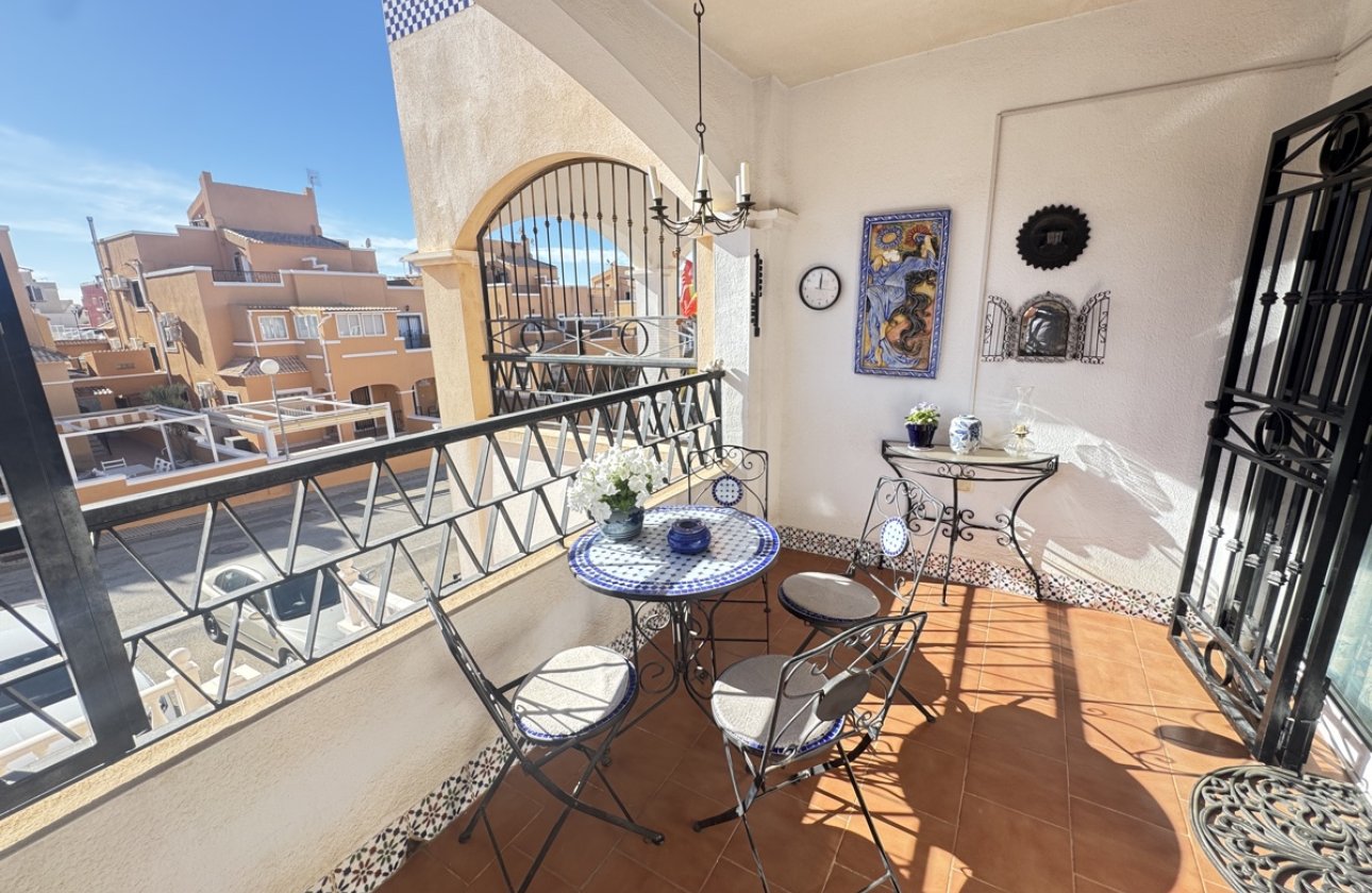 Resale - Apartment / flat -
Los Altos