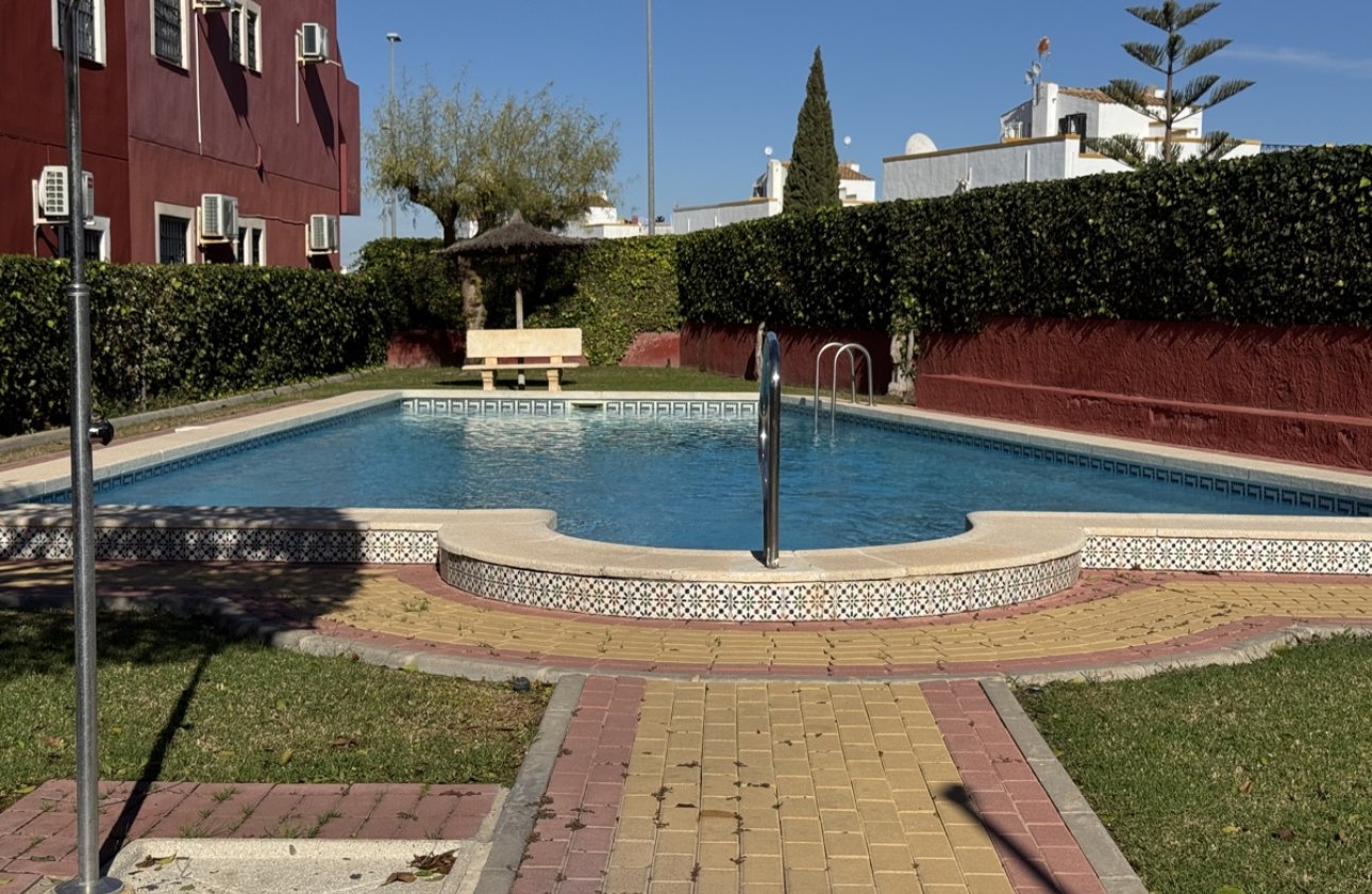 Resale - Apartment / flat -
Los Altos