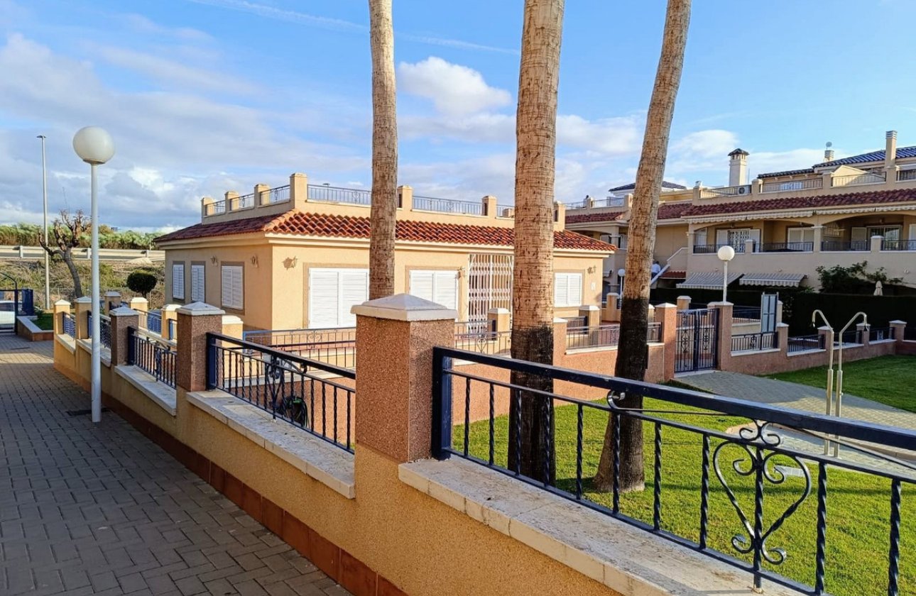 Resale - Apartment / flat -
Orihuela - Mil Palmeras