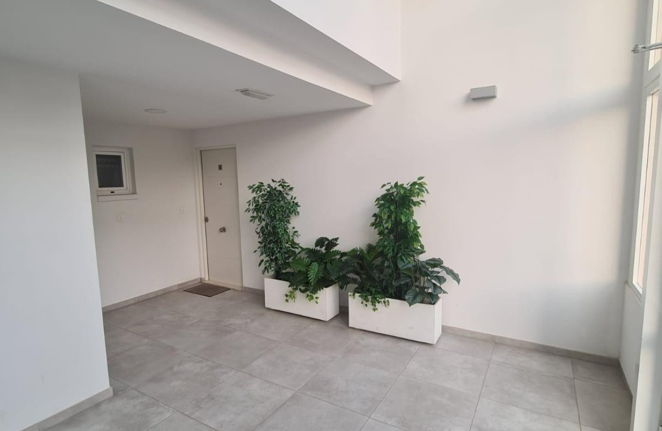 Resale - Apartment / flat -
Orihuela - Orihuela Costa