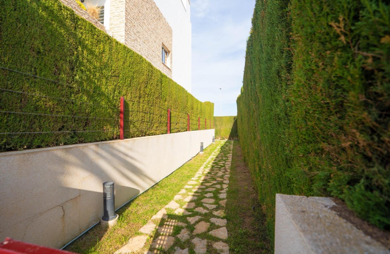 Resale - Apartment / flat -
Orihuela - Orihuela Costa