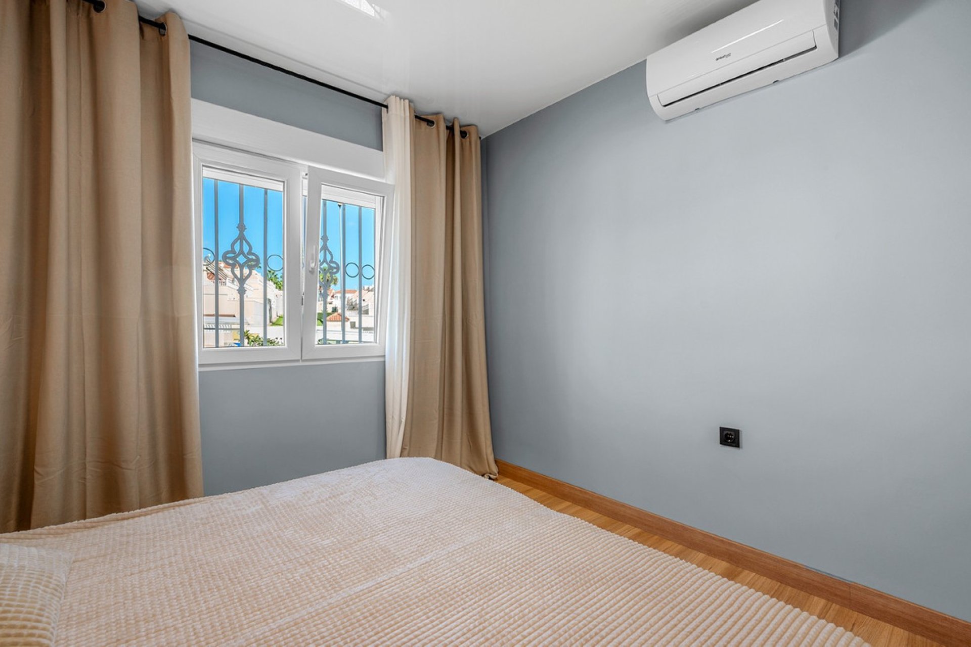 Resale - Apartment / flat -
Orihuela - Orihuela Costa
