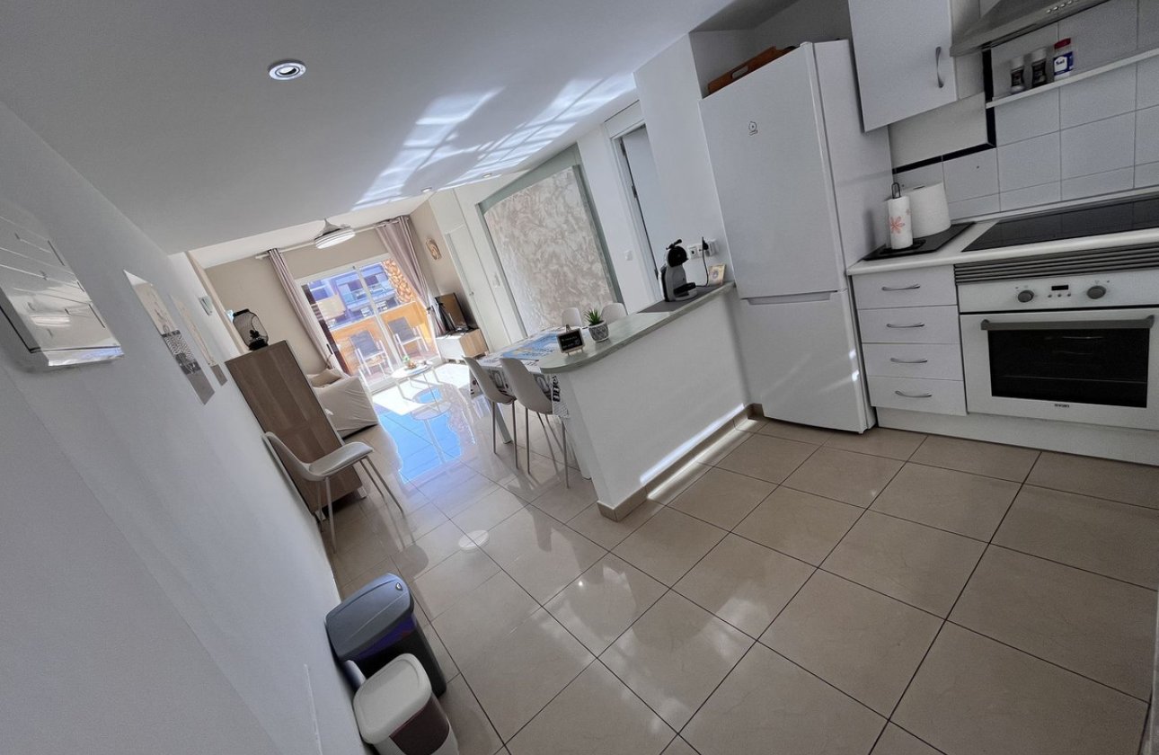 Resale - Apartment / flat -
Orihuela - Orihuela Costa