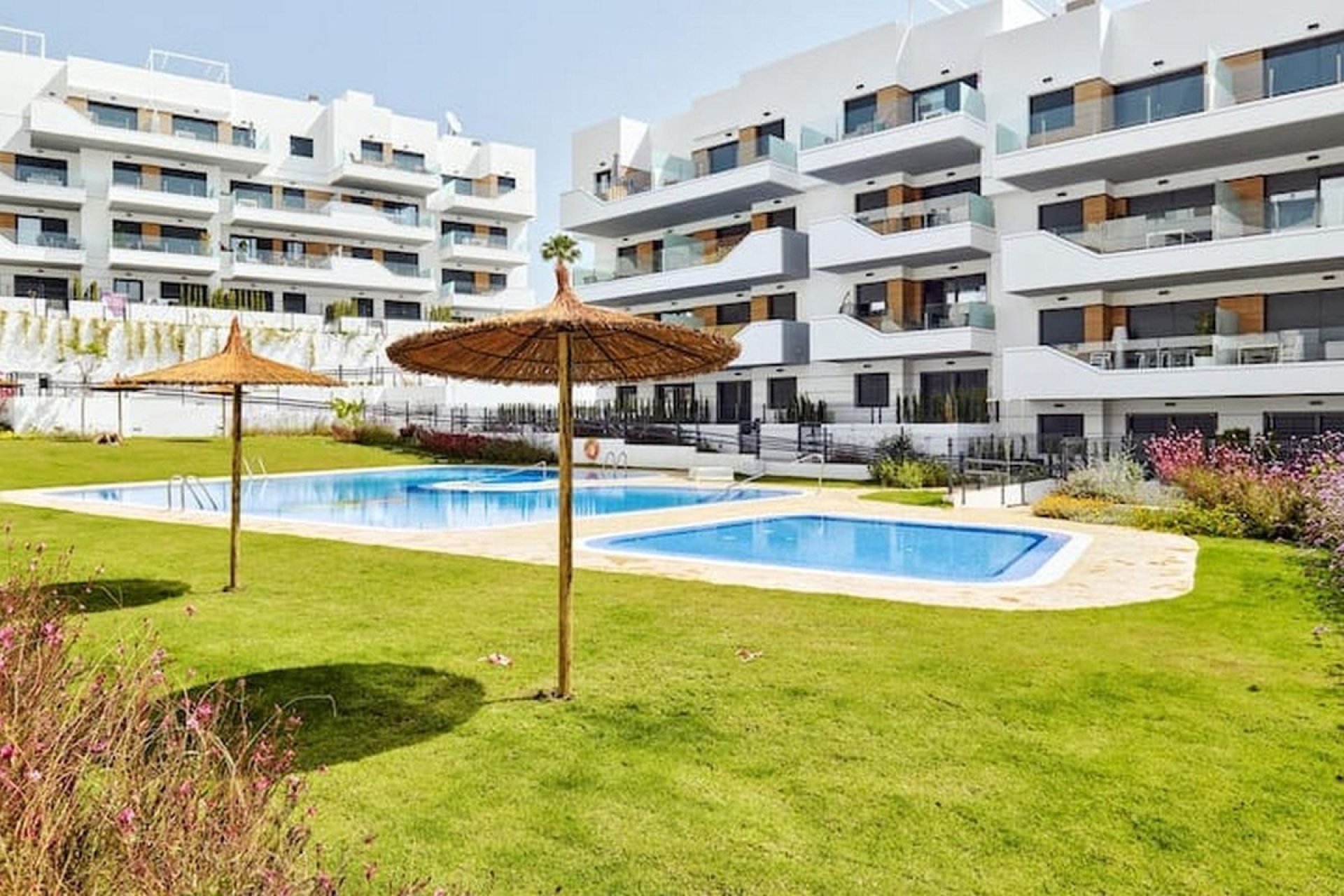 Resale - Apartment / flat -
Orihuela - Villamartin