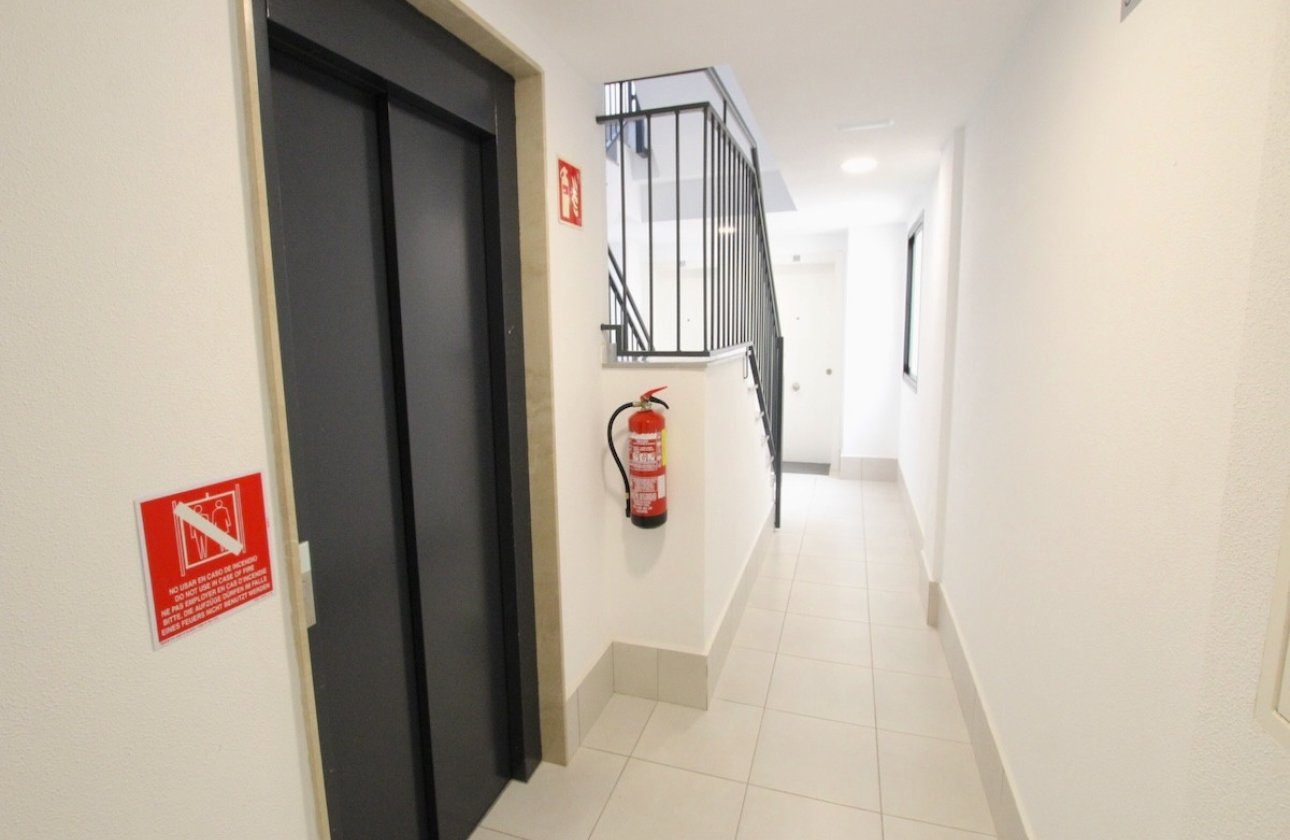 Resale - Apartment / flat -
Orihuela - Villamartin