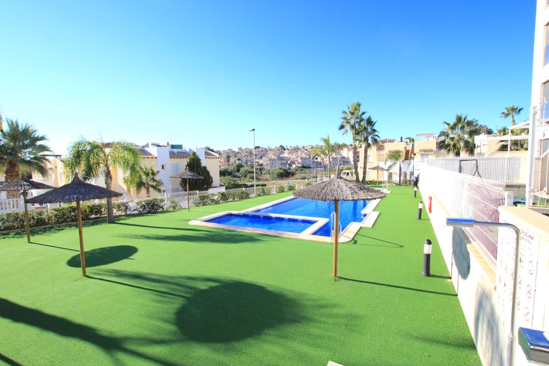 Resale - Apartment / flat -
Orihuela - Villamartin
