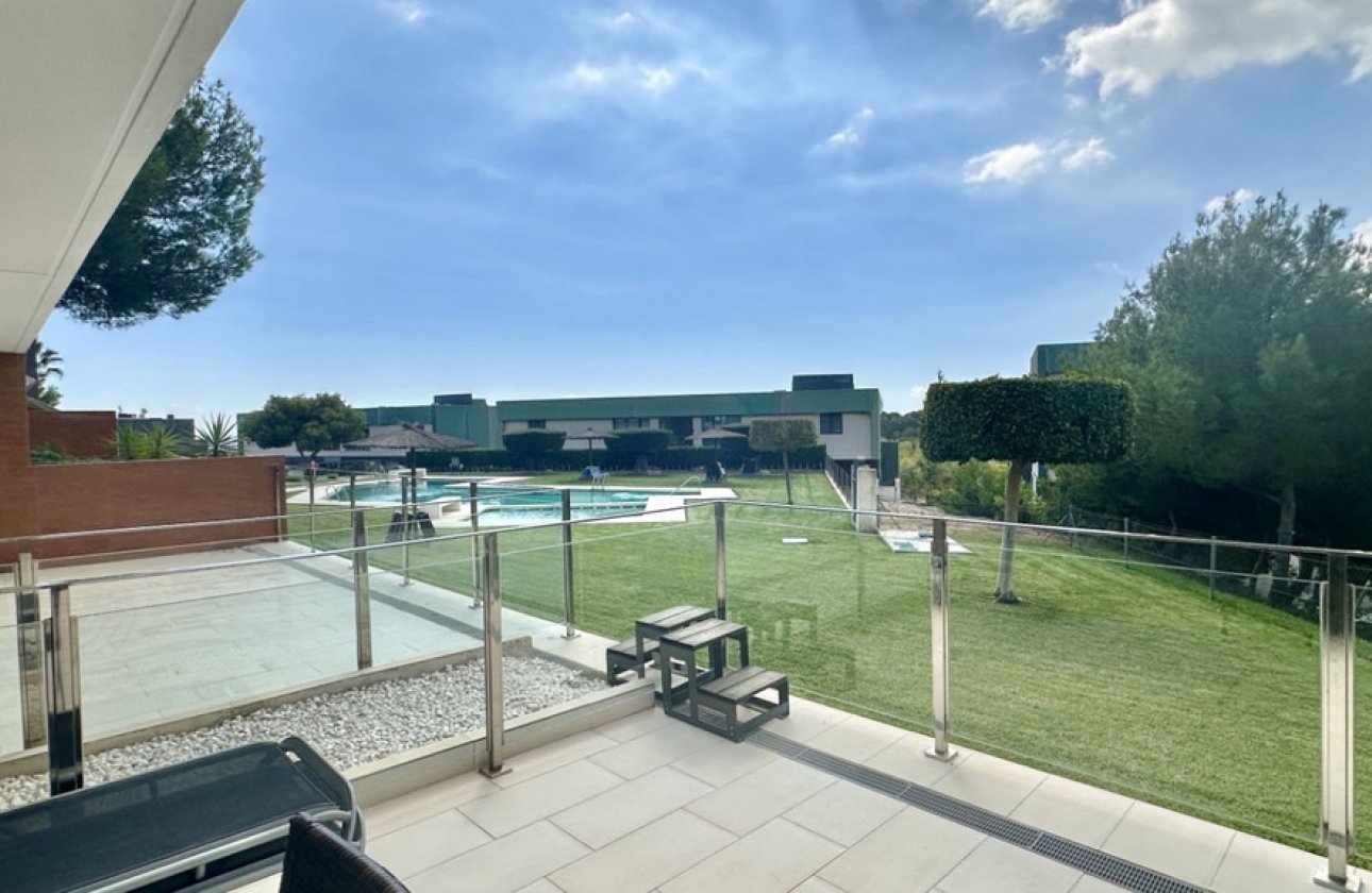 Resale - Apartment / flat -
Orihuela - Villamartin