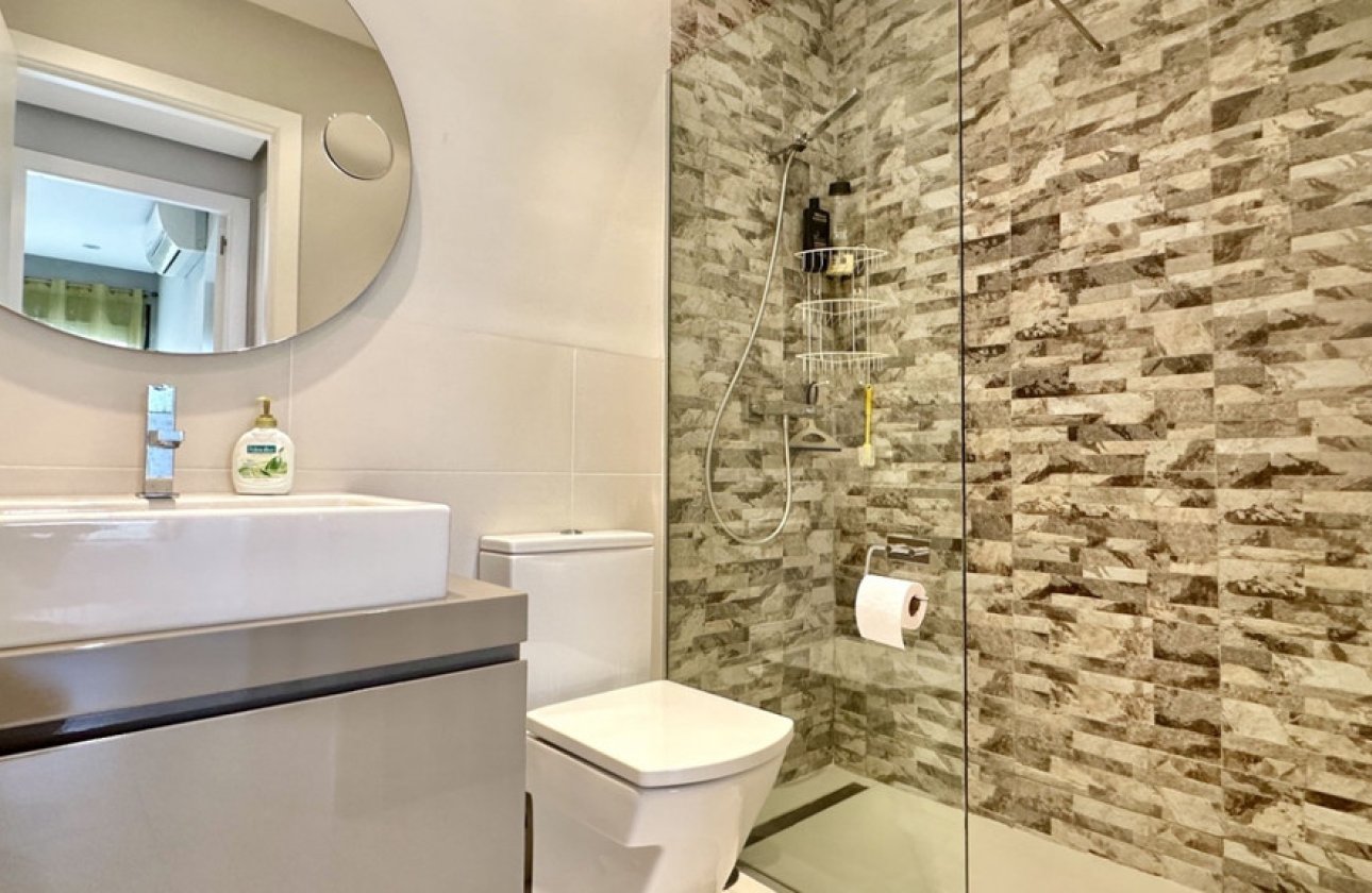 Resale - Apartment / flat -
Orihuela - Villamartin