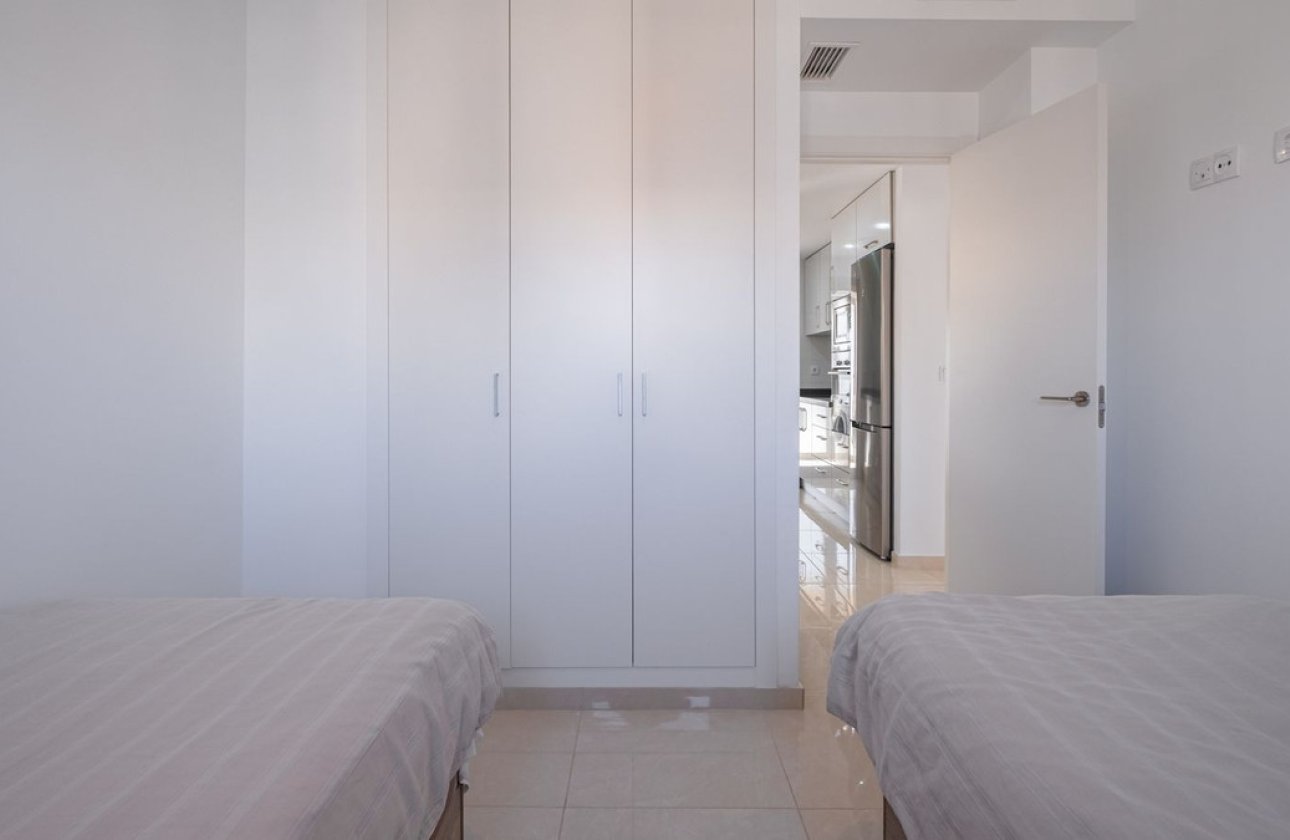 Resale - Apartment / flat -
Orihuela - Villamartin