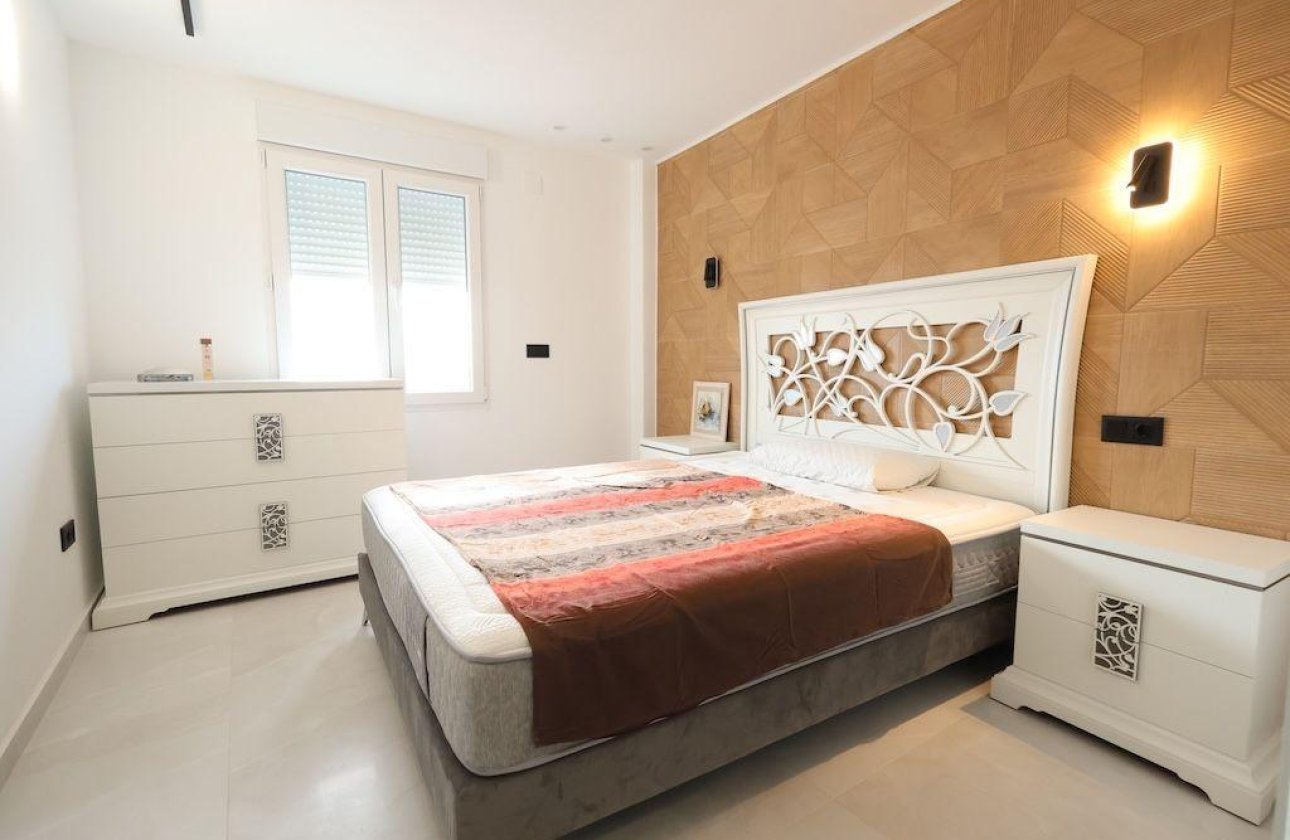 Resale - Apartment / flat -
Pilar de la Horadada - Zona Pueblo