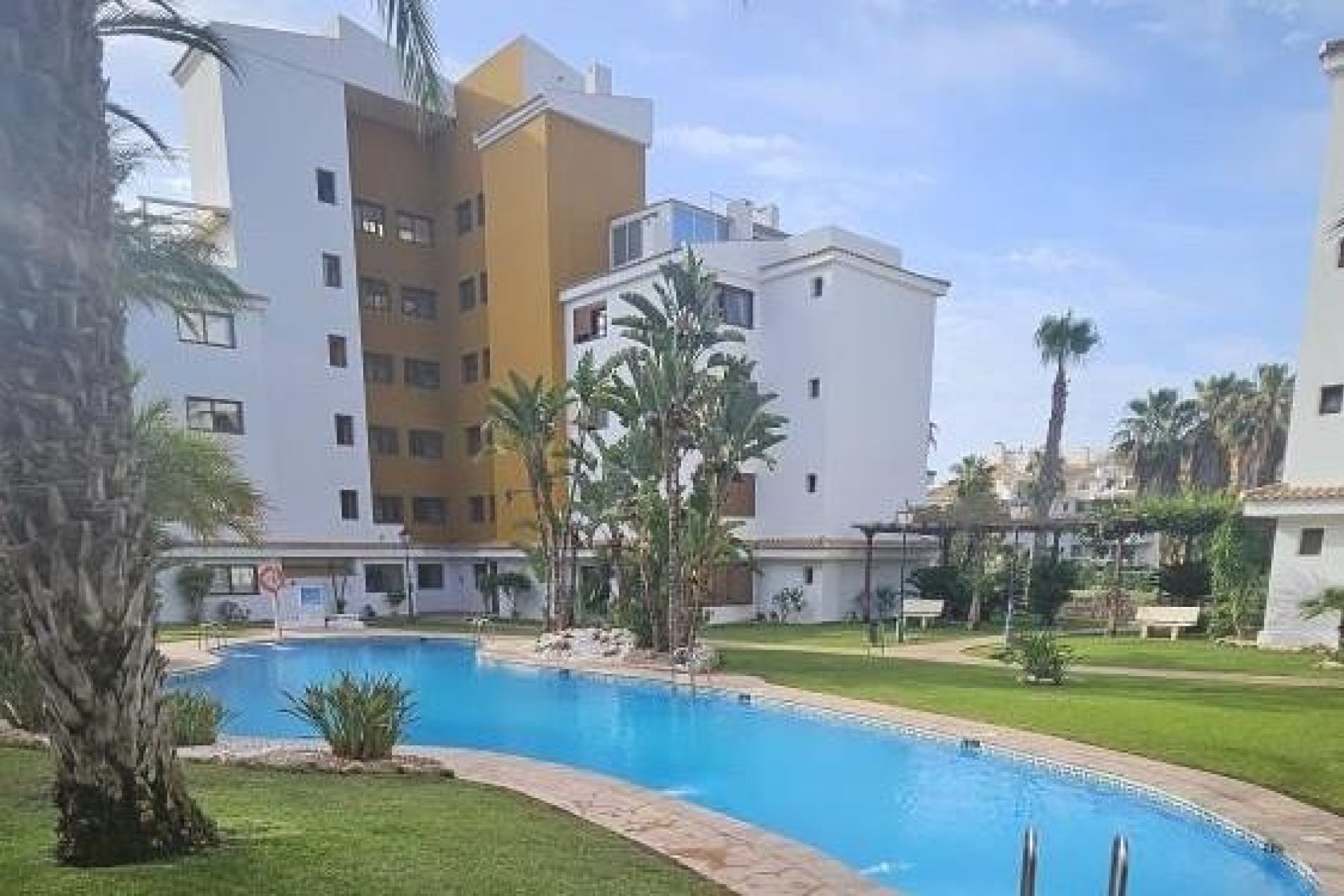 Resale - Apartment / flat -
Punta Prima - La Entrada