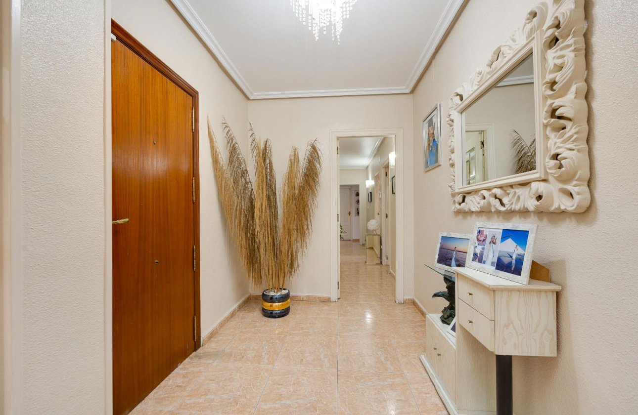 Resale - Apartment / flat -
Torrevieja - Centro - Muelle Pesquero